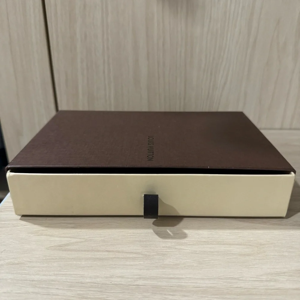 24 hour sale! Only $575 Beautiful Louis Vuitton Zippy Wallet - Picture 10 of 10